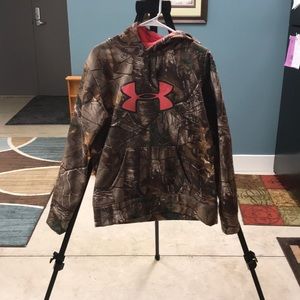 Under armour- camo hoodie